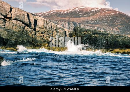 pêche en norvège, selje.Un paradis pour les vacances de pêche. Profitez du paysage à couper le souffle en bateau.Montagnes, mer, fjord et poissons. Banque D'Images