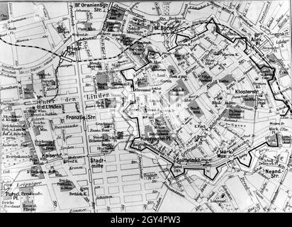 'Sur cette carte de la ville de Berlin, les anciennes fortifications et bastions ont été tracées.Le plan ci-dessous représente probablement l'état de la ville vers 1935, comme le ''ministère de Reich pour les Lumières populaires et la propagande'' est situé dans Wilhelmstraße.[traduction automatique]' Banque D'Images