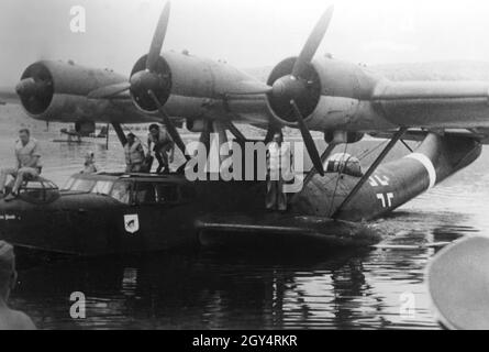 Dornier faire 24 bateau volant du 7e escadron de détresse maritime après être revenu d'une mission au-dessus de la mer Méditerranée près de la Crète.Photo: Jaurez [traduction automatique] Banque D'Images