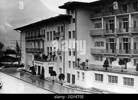 'La photographie du 10 août 1940 montre l'hôtel ''Berchtesgadener Hof'' (anciennement : Grand Hotel Auguste Viktoria) à Berchtesgaden près de l'Obersalzberg peu après son inauguration.L'hôtel a servi de maison d'hôtes pour Hitler et le NSDAP, mais était également ouvert à d'autres touristes.[traduction automatique]' Banque D'Images