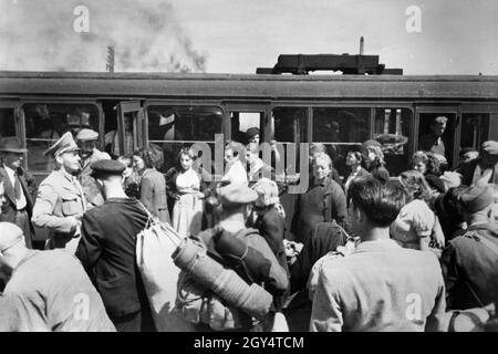 Une fois évacués par le gouvernement français, les alsaciens et les résidents de Lorraine sont maintenant transportés à leur domicile.Ici, un train avec des réfugiés vient d'arriver à Saint-Diziers.[traduction automatique] Banque D'Images