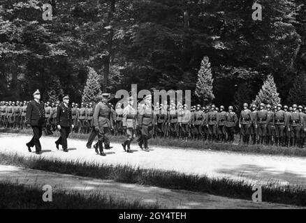 Négociations d'armistice entre la France et l'Allemagne à Compiègne : arrivée de la délégation française.[traduction automatique] Banque D'Images