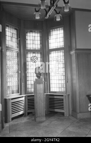 Büste von Adolf Hitler Hall im im Haus der Schönheit, Deutschland 1930er Jahre. Buste f Adolf Hitler dans le hall de l'Haus der Schoenheit instituts de beauté, l'Allemagne des années 1930. Banque D'Images