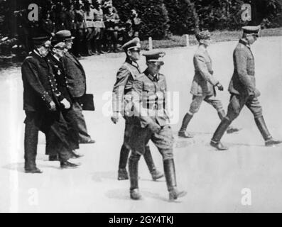 Négociations d'armistice entre la France et l'Allemagne à Compiègne : arrivée des négociateurs français à la Table ronde.[traduction automatique] Banque D'Images