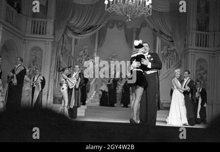 Die Operette 'elodie der Nacht' im Berliner Metropol Theatre unter der Direktion Heinz Hentschke, Deutschland 1930er Jahre. Banque D'Images