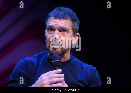 Madrid, Espagne.07e octobre 2021.Les acteurs Antonio Banderas et Manuel Bandera pendant la promotion montrent Une ligne Chorus à Madrid le jeudi 07 octobre 2021.Credit: CORMON PRESSE/Alamy Live News Banque D'Images