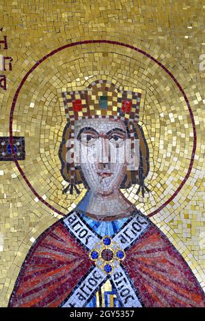 Londres, Angleterre, Royaume-Uni.Cathédrale orthodoxe grecque de la Divine sagesse / Hagia Sophia : chemin de Moscou, Bayswater.Mosaïque à l'entrée: St Helen Banque D'Images