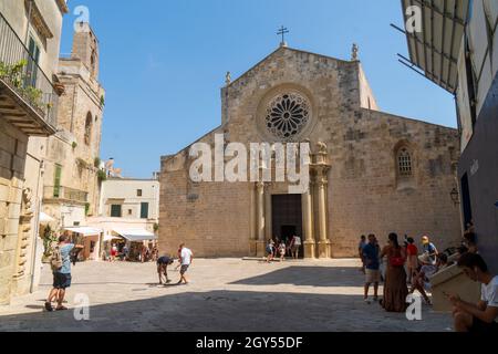 Otranto, Apulia, Italie - 17 août 2021 : extérieur de la cathédrale de santa Maria Annunziata dans le centre historique Banque D'Images