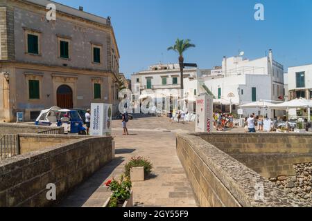 Otranto, Apulia, Italie - 17 août 2021 : vue sur l'entrée principale du château d'Otranto Banque D'Images