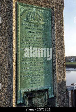 Plaque exposée sur le pont Cobden pour célébrer la reconstruction du pont entre 1926-1928 à Southampton, Angleterre, Royaume-Uni Banque D'Images