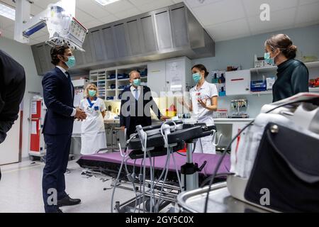 Le prince Carl Philip visite l'hôpital de Visby, à Visby, Gotland, le 07 octobre 2021. Le prince Carl Philip effectue une visite d'une journée dans le comté de Gotland. Photo : Karl Melander / TT / code 75135 Banque D'Images