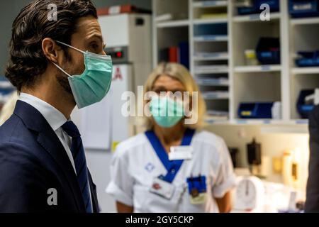 Le prince Carl Philip visite l'hôpital de Visby, à Visby, Gotland, le 07 octobre 2021. Le prince Carl Philip effectue une visite d'une journée dans le comté de Gotland. Photo : Karl Melander / TT / code 75135 Banque D'Images