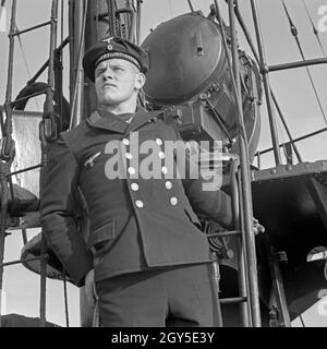 Marinerekrut der 2. Minensuchflottille im Ausguck, Deutschland 1930 er Jahre. Recrutement de la 2e marine flottille de dragueur de l'exercice à l'affût, l'Allemagne des années 1930. Banque D'Images