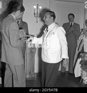 Preisverleihung am letzten Tag des Tischtennis Turners im Auslandspressse-Klub des Auswärtigen Amtes à Berlin, Allemagne 1940er Jahre. Banque D'Images