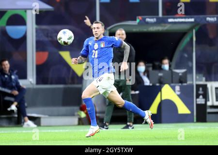 Federico Bernardeschi, d'Italie, contrôle le ballon lors du match de demi-finale de la Ligue des Nations de l'UEFA entre l'Italie et l'Espagne. Banque D'Images