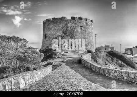 Vue sur la tour de Longonsardo ou la tour espagnole, site emblématique de Santa Teresa Gallura, située à la pointe nord de la Sardaigne, dans la province de Sassa Banque D'Images