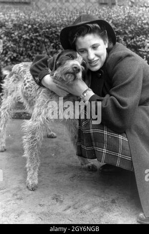 Die Weltmeisterin Anni Kapell mit ihrem Hund, Deutsches Reich 1941. Champion du monde Anni Kapell avec son chien, de l'Allemagne 1941 Banque D'Images