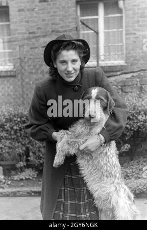 Die Weltmeisterin Anni Kapell mit ihrem Hund, Deutsches Reich 1941. Champion du monde Anni Kapell avec son chien, de l'Allemagne 1941 Banque D'Images