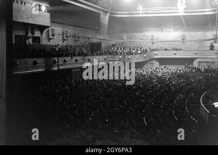 Eine Aufführung im Teatro alla Scala à Milan, Italie 1941. Performance dans le Teatro alla Scala de Milan, Italie 1941. Banque D'Images