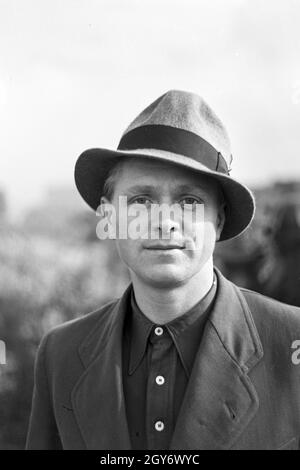 Porträt eines Kraftfahrers, Deutschland 1930 er Jahre. Portrait d'un automobiliste, Allemagne 1930. Banque D'Images