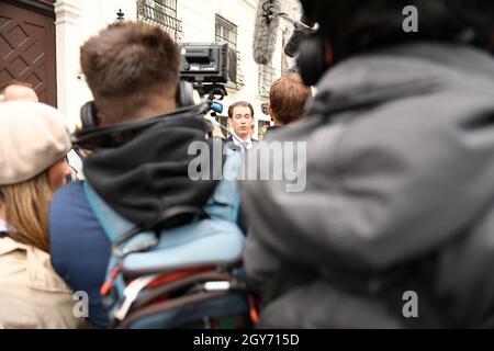 Vienne, Autriche. 07th octobre 2021. Le Chancelier fédéral Sebastian Kurz (ÖVP) sur le chemin du Président fédéral pour un rendez-vous non public dans les médias. Sujet : crise gouvernementale en Autriche. Credit: Franz PERC / Alamy Live News Banque D'Images