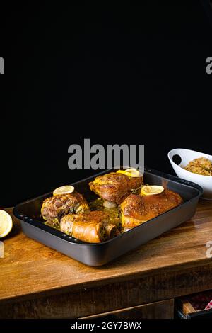 Coteaux de porc croustillants rôtis au four Banque D'Images
