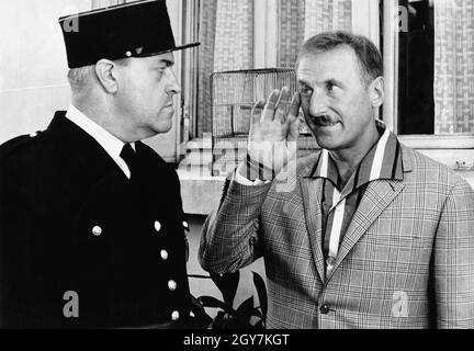 Le Tracassin ou les plaisir de la ville année : 1961 - France Directeur : Alex Joffé Lucien Guervil, Bourvil Banque D'Images