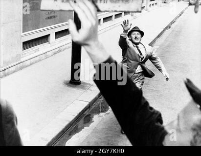 Le Tracassin ou les plaisir de la ville année : 1961 - France Directeur : Alex Joffé Bourvil Banque D'Images