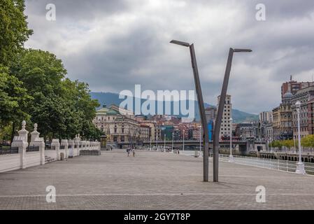 centre-ville de bilbao avec rivière nervion et promenade, pays basque, espagne Banque D'Images