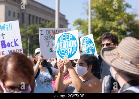 WASHINGTON DC, ÉTATS-UNIS - 03 octobre 2021 : Washington D.C., États-Unis - 2 octobre 2020 : des manifestants tenant des signes de droits pro-avortement au Wome 2021 Banque D'Images