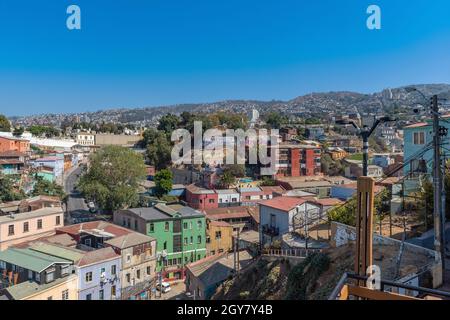 Vue panoramique sur les maisons du centre de Valparaiso, Chili Banque D'Images