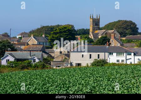 Vue en direction de Perranuthnoe un village près de St Michael's Mount sur le South West Coast Path à Cornwall Angleterre Royaume-Uni Banque D'Images