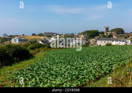 Vue en direction de Perranuthnoe un village près de St Michael's Mount sur le South West Coast Path à Cornwall Angleterre Royaume-Uni Banque D'Images