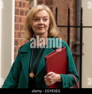 Londres, Royaume-Uni.7 octobre 2021.Liz Truss, Secrétaire aux Affaires étrangères à Downing Street, Londres crédit: Ian Davidson/Alay Live News Banque D'Images