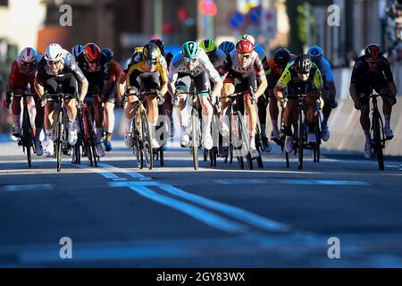 Borgoesia, Italie.07 octobre 2021.Matthew Walls of Bora - Hansgrohe remporte le prix de Giacomo Nizzolo de l'équipe Qhubeka NextHash deuxième et Olav Kooij de Jumbo - Visma troisième le 105e Gran Piemonte 168 km de course cycliste semi-classique d'une journée de Rocca Canavese (Turin) à Borgossia (Vercelli).Credit: Nicolò Campo/Alay Live News Banque D'Images