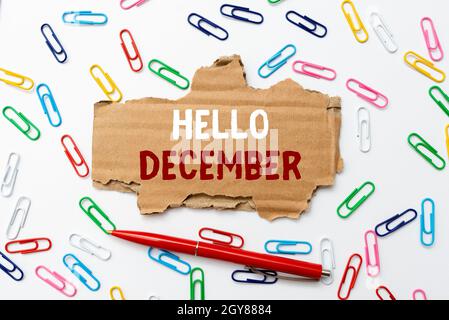 Affiche Hello December, Business concept salutation utilisé lors de l'accueil du douzième mois de l'année Creative Home Recycling idées et Designs Banque D'Images