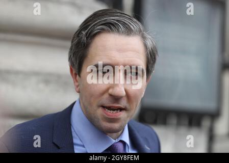 Le ministre de l'enseignement supérieur et de l'enseignement supérieur, Simon Harris, arrive aux bâtiments du gouvernement de Dublin pour une réunion du Cabinet. Banque D'Images