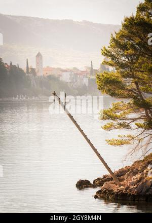 Tunera pour l'observation du thon sur la côte de l'île de Rab Croatie Banque D'Images