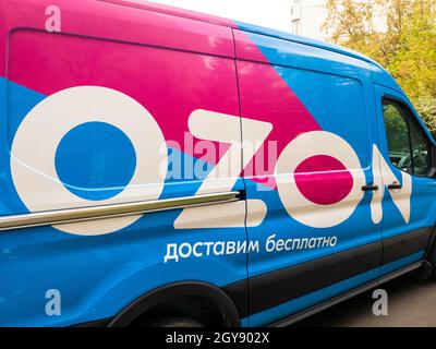 Moscou, Russie - Mai 4.2020. La compagnie de voiture de marque Ozon.ru Commerce Internet Banque D'Images