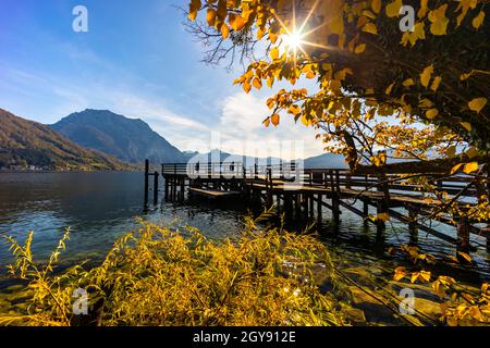 Parc du lac et du château à Gmunden, Autriche Banque D'Images