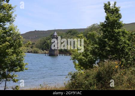 belle église submergée dans l'eau par le flot du marais Banque D'Images