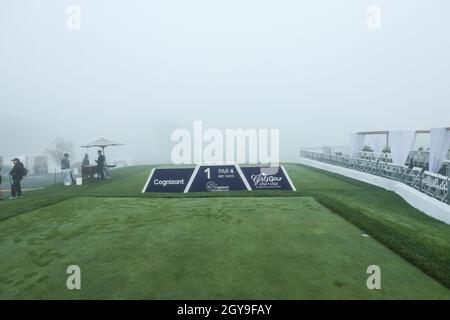 West Caldwell, NJ, États-Unis.7 octobre 2021.FOG retarde le début de la première partie de la LPGA Cognizant Founders Cup au parcours de golf de Mountain Ridge à West Caldwell, NJ. Mike Langish/Cal Sport Media.Crédit : csm/Alay Live News Banque D'Images