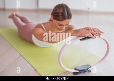 Ring And Ball Set LYEAA Ensemble De Bagues De Pilates, Kit De Démarrage Avec Mini Balle D' Exercice Et Anneau De Pilates, Bande De Résistance Et Bande D'étirement De Yoga Et Anneau