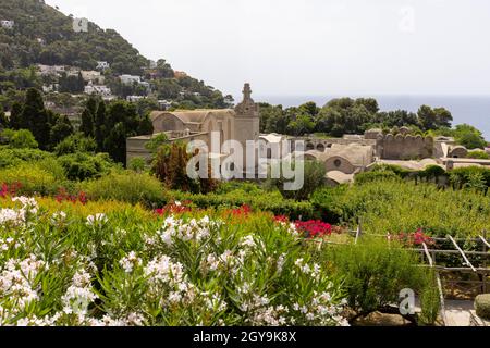 Monastère charitain Renaissance du XIVe siècle (Certosa San Giacomo), île de Capri, Naples, Italie.C'est maintenant un musée et est utilisé pour des événements culturels Banque D'Images