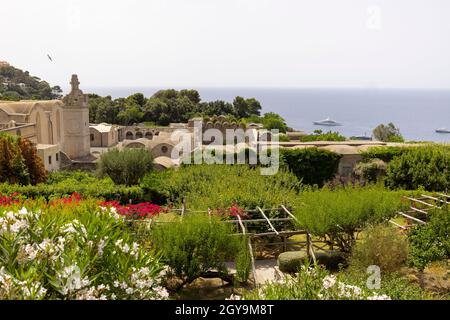 Monastère charitain Renaissance du XIVe siècle (Certosa San Giacomo), île de Capri, Naples, Italie.C'est maintenant un musée et est utilisé pour des événements culturels Banque D'Images