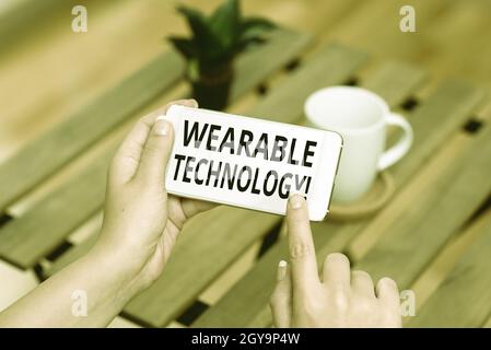 Affichage de panneaux technologie portable, présentation de l'entreprise appareils électroniques pouvant être portés en tant qu'accessoires fonctionnalités d'appel vocal et vidéo Connect Banque D'Images