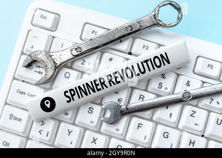 Écriture affichant le texte Spinner Revolution, Word écrit sur un jouet qui aide à soulager le stress et de faire face à l'anxiété navigation Internet et recherche en ligne Banque D'Images