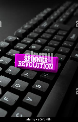 Affiche de texte montrant Spinner Revolution, Business présenter un jouet qui aide à soulager le stress et à faire face à l'anxiété entrer de nouveaux codes de programmation, en tapant EM Banque D'Images