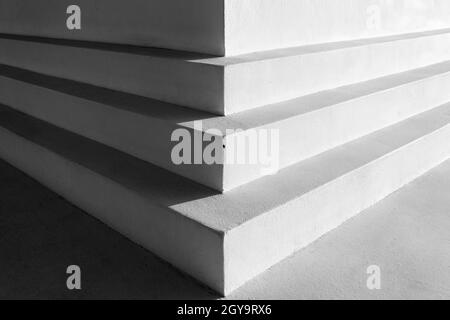 Coin d'un bâtiment blanc abstrait avec des calques Banque D'Images