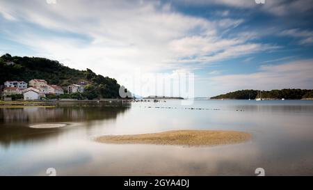 Canal et baie d'eufémija à l'île de Rab Banque D'Images